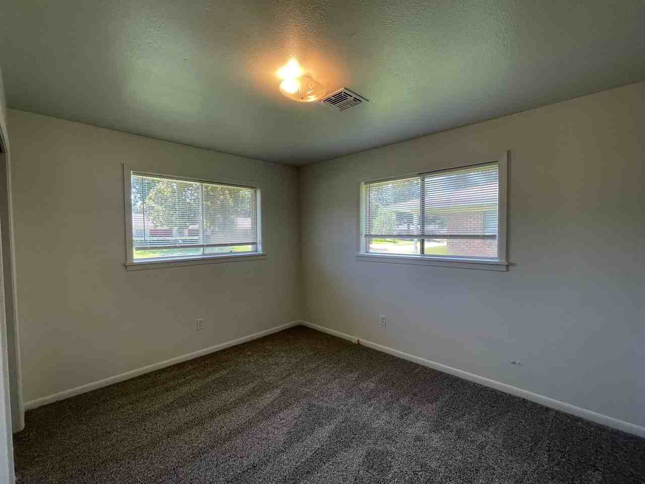 4212 Elaine St - Photo 7 of 10