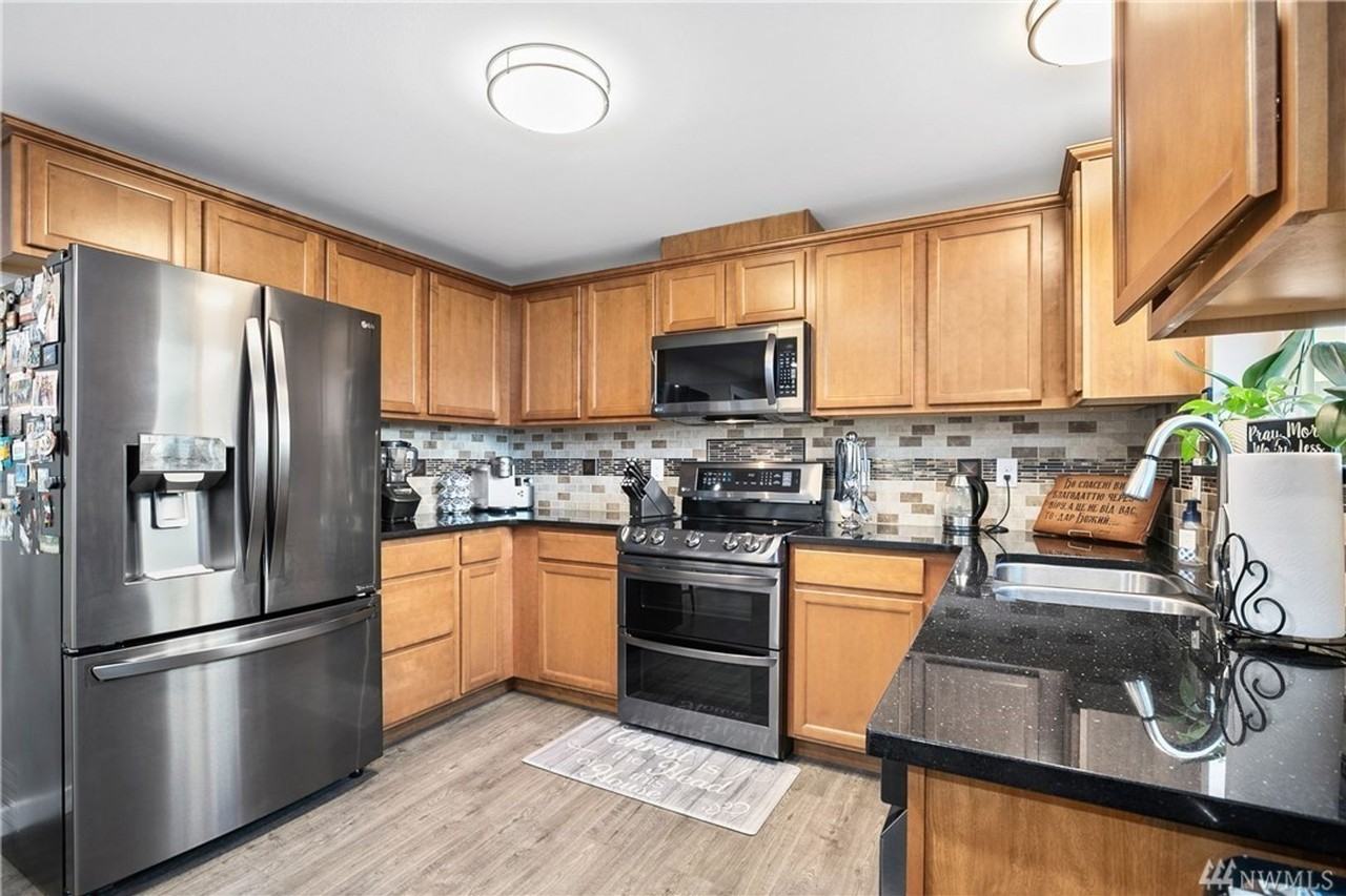 6076 Captains Way - Photo 3 of 9