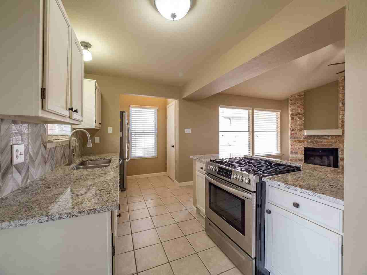 16829 Whitebrush Loop - Photo 6 of 17
