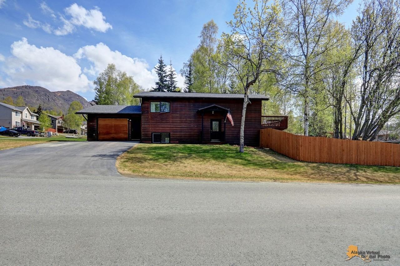 10137 Birch Ln - Photo 2 of 47