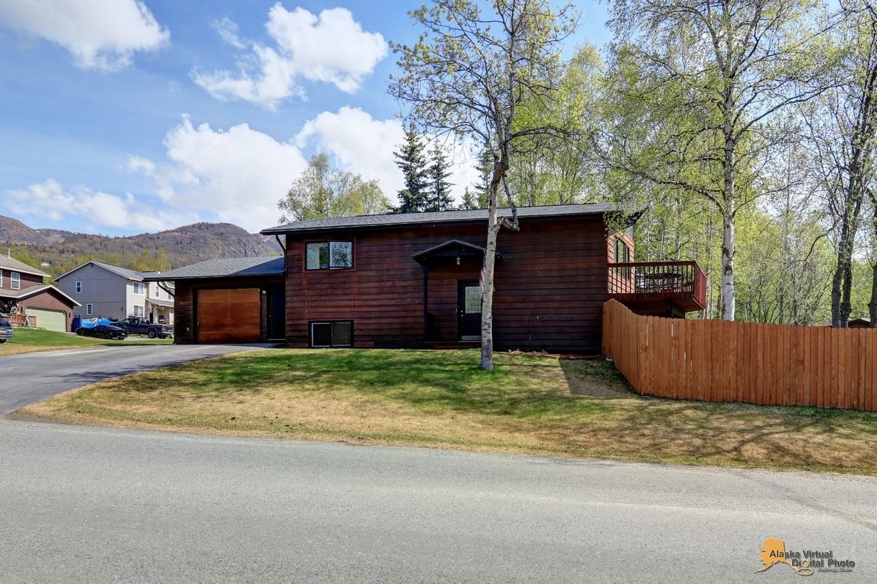 10137 Birch Ln - Photo 3 of 47