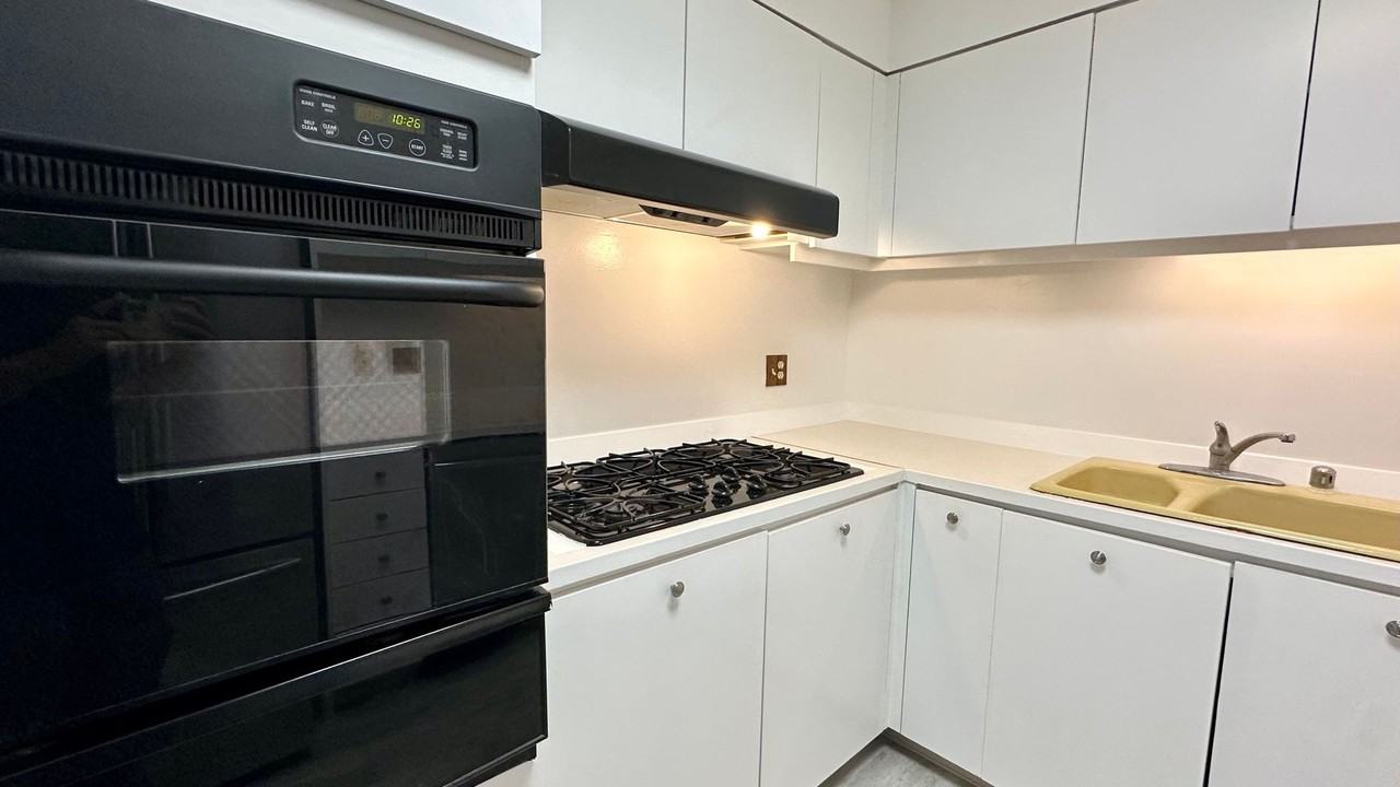 1600 Ala Moana Blvd #2506 - Photo 6 of 20
