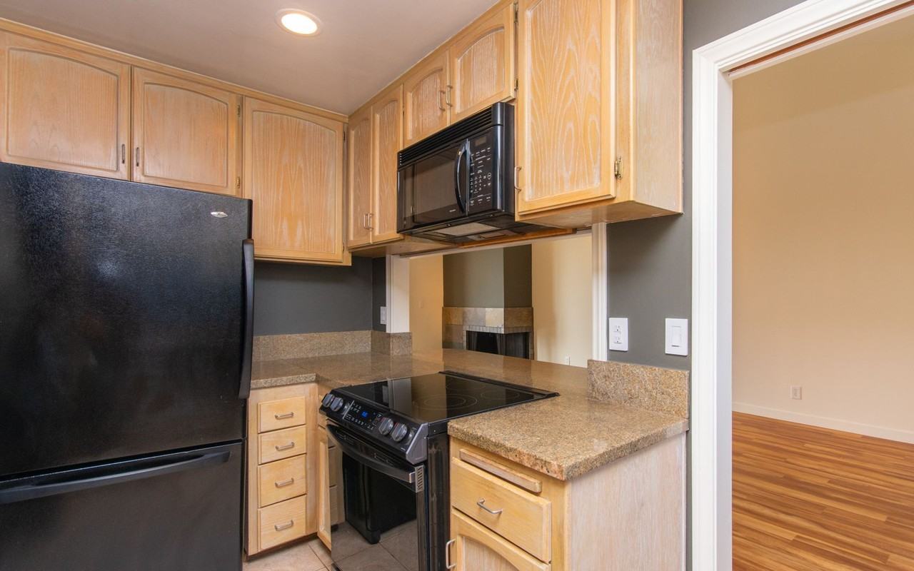 4637 Park Dr #8 - Photo 7 of 16