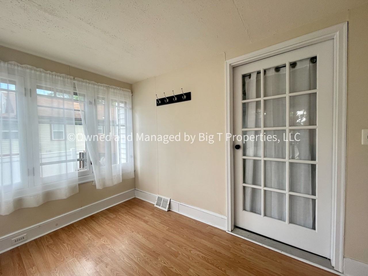 401 Pennsylvania Ave - Photo 2 of 11