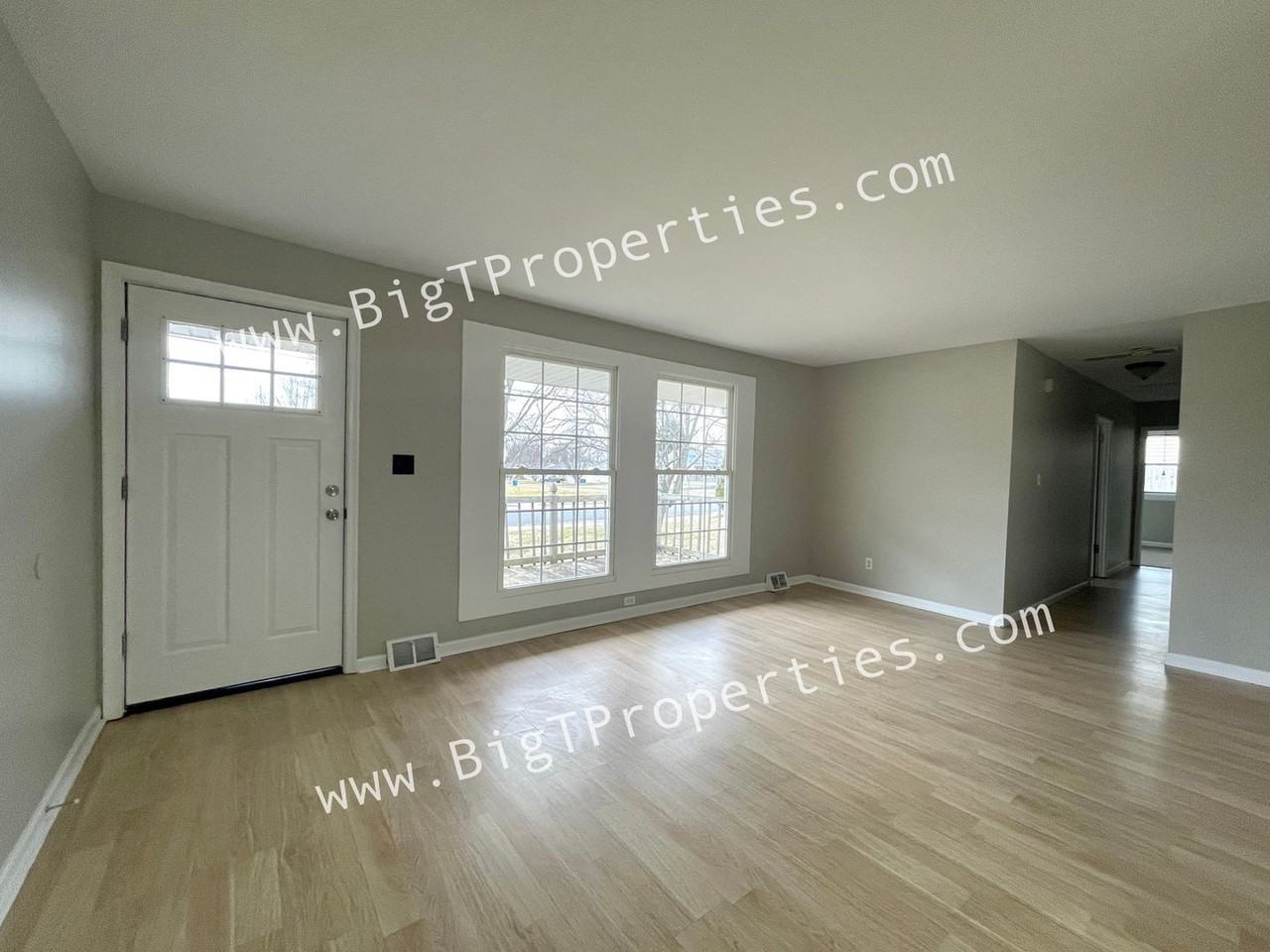 16 W Clairmont Dr - Photo 2 of 14