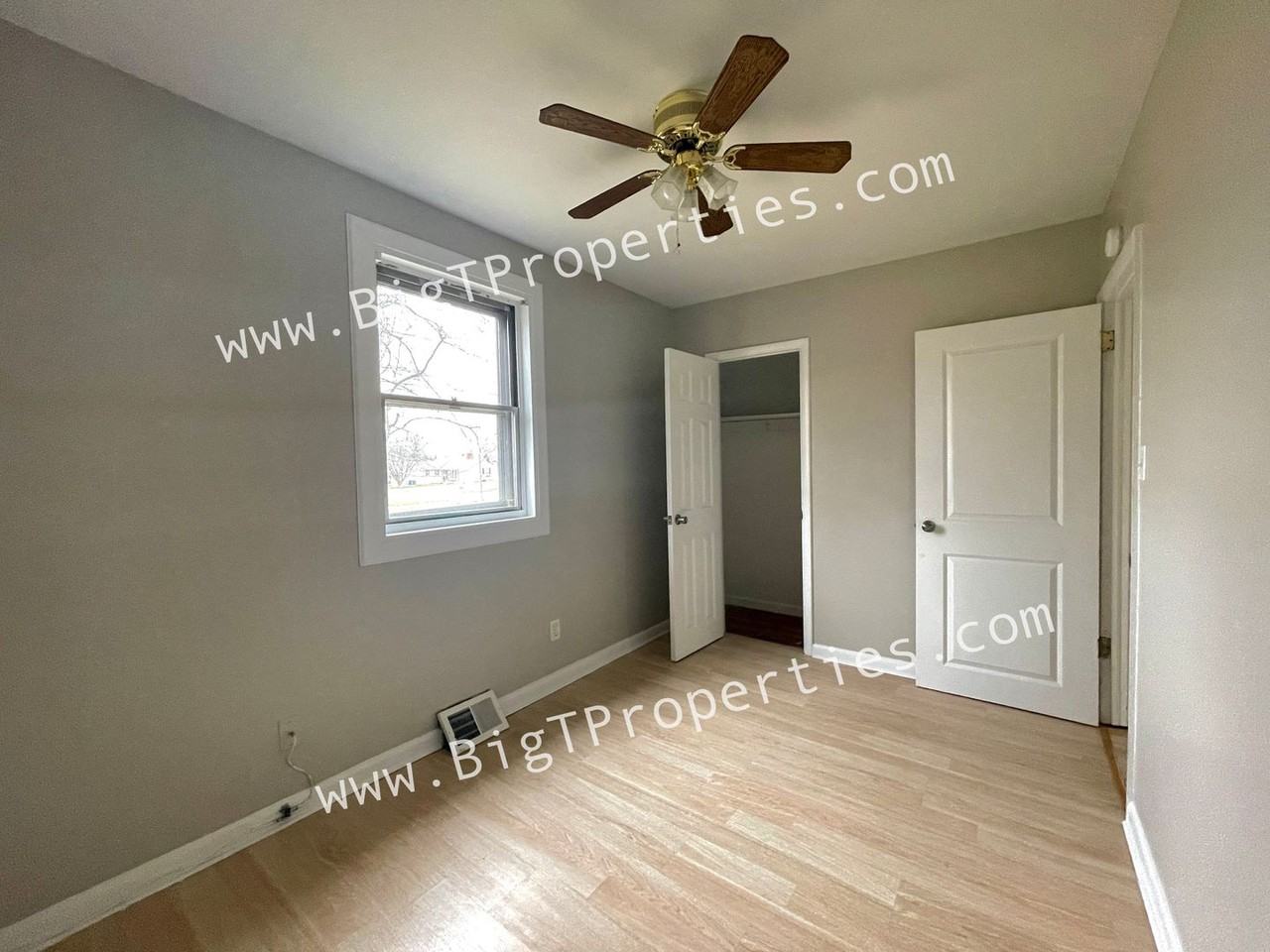 16 W Clairmont Dr - Photo 3 of 14