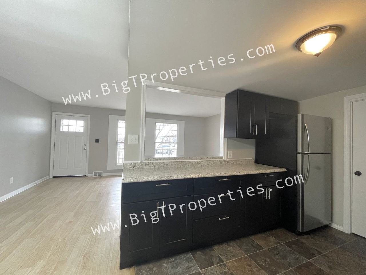 16 W Clairmont Dr - Photo 7 of 14