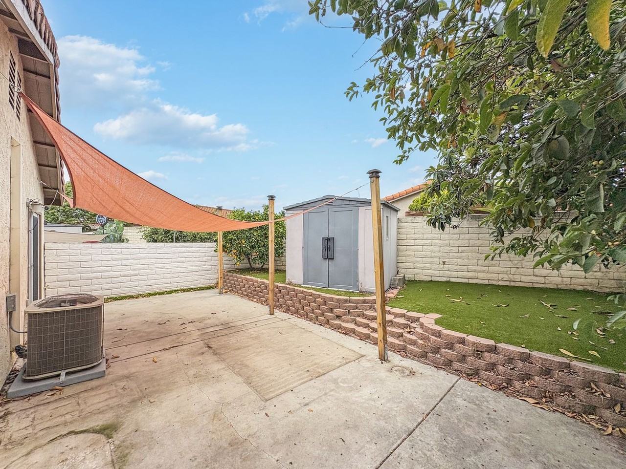 266 Oleander Dr - Photo 2 of 28
