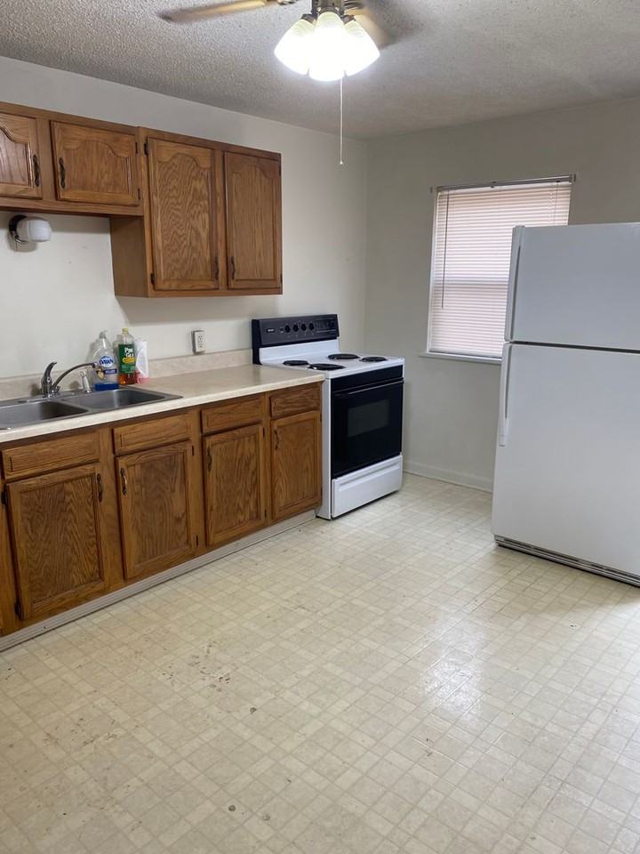 1309 Willard Ave - Photo 2 of 5