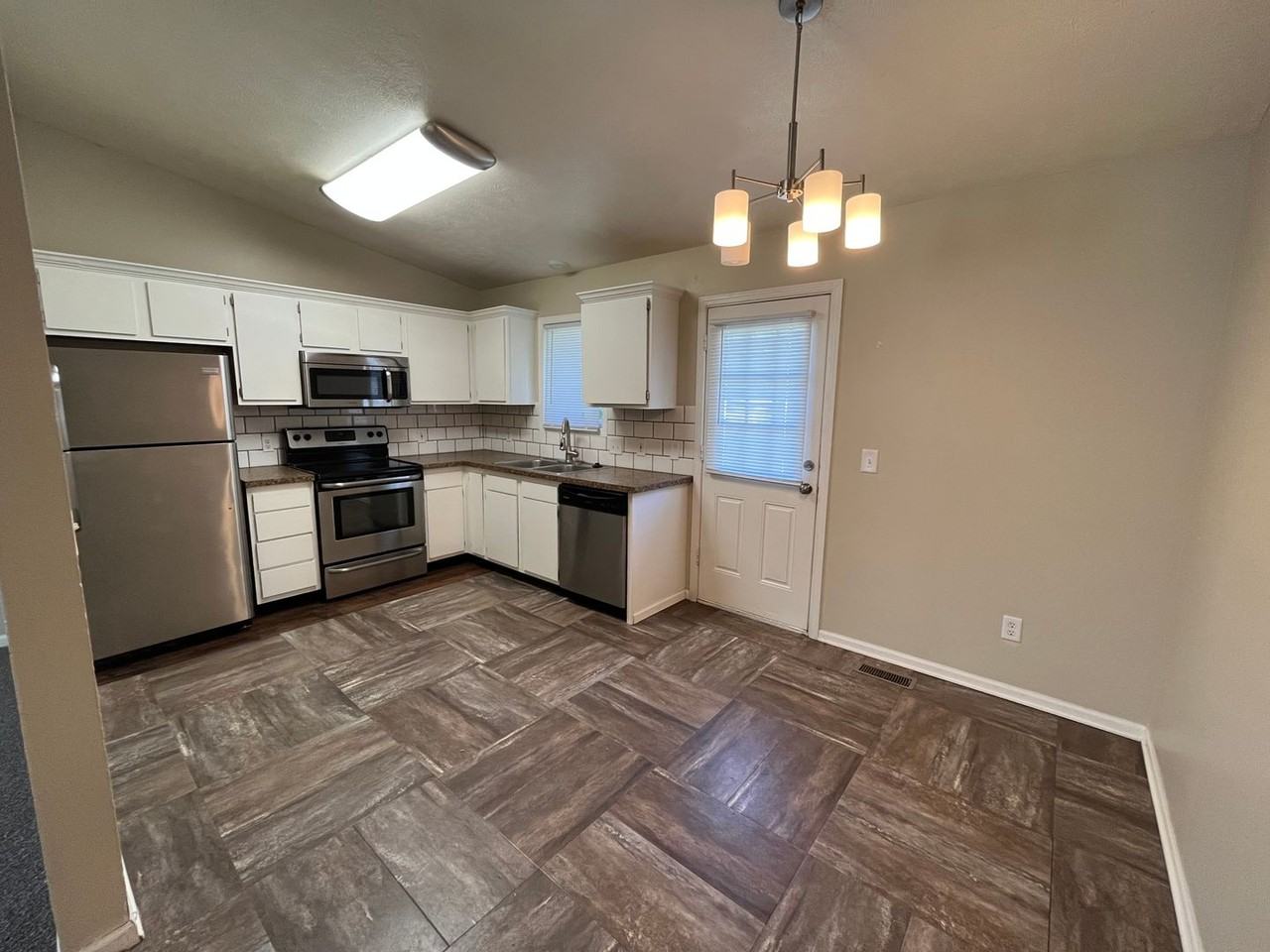 420 W Saunders Ave - Photo 3 of 9