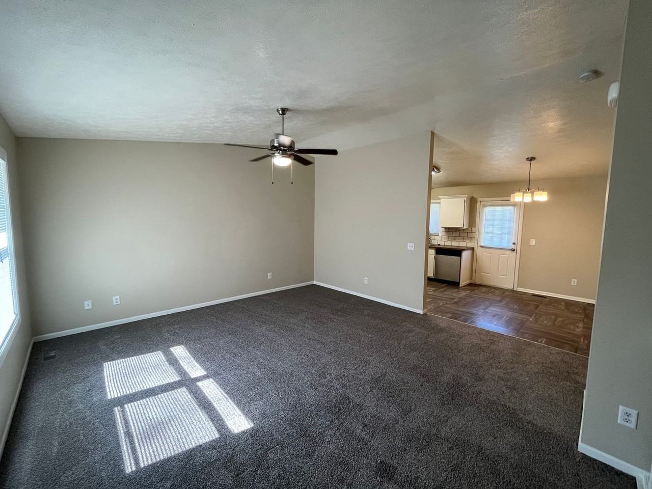 420 W Saunders Ave - Photo 4 of 9