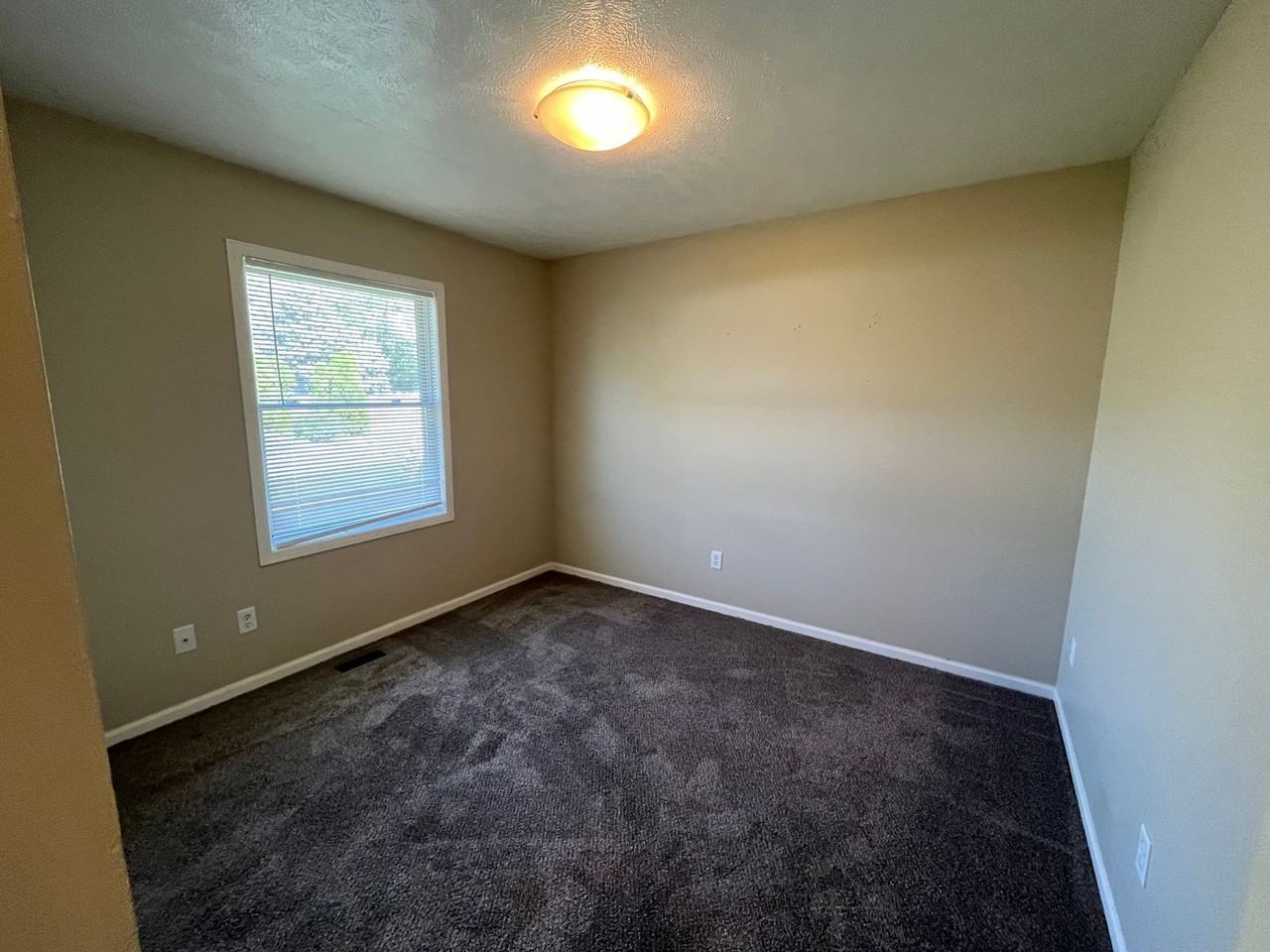 420 W Saunders Ave - Photo 6 of 9