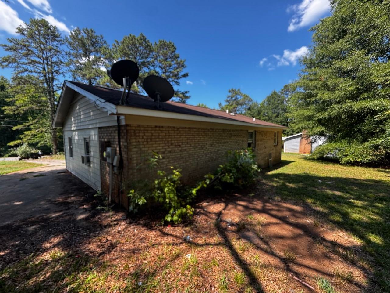 6016 Leo Dr - Photo 2 of 15
