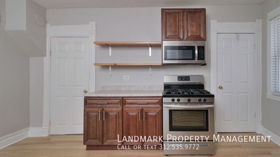 1917 S May St #1R - Photo 4 of 19