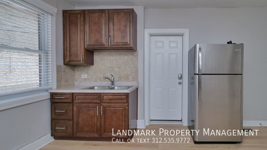 1917 S May St #1R - Photo 6 of 19