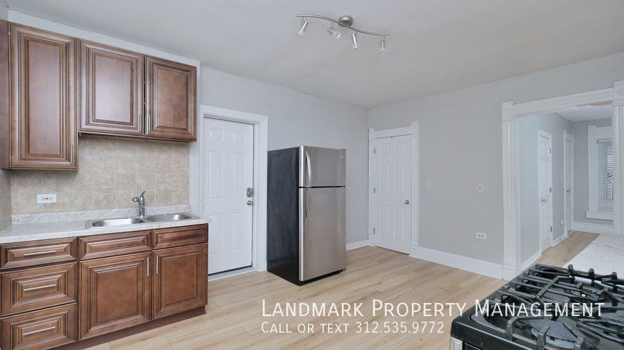 1917 S May St #1R - Photo 7 of 19