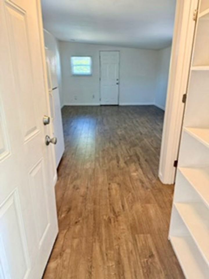 1724 1/2 Delaware Ave - Photo 2 of 10