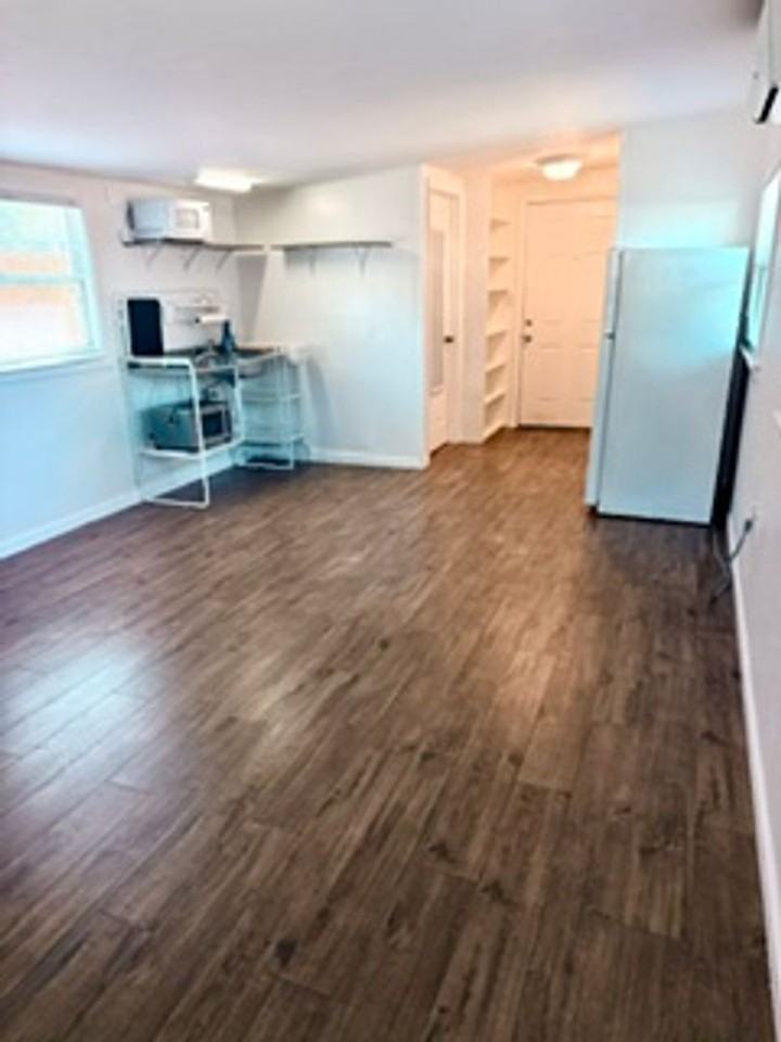 1724 1/2 Delaware Ave - Photo 5 of 10