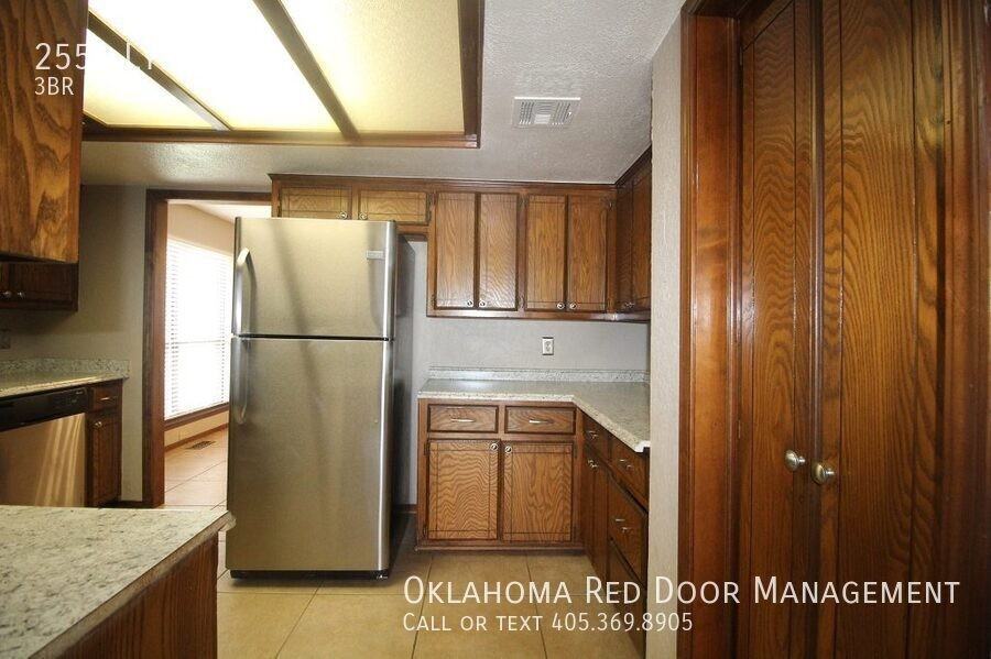 2554 Lynn Ln - Photo 2 of 17