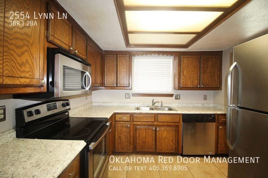 2554 Lynn Ln - Photo 3 of 17