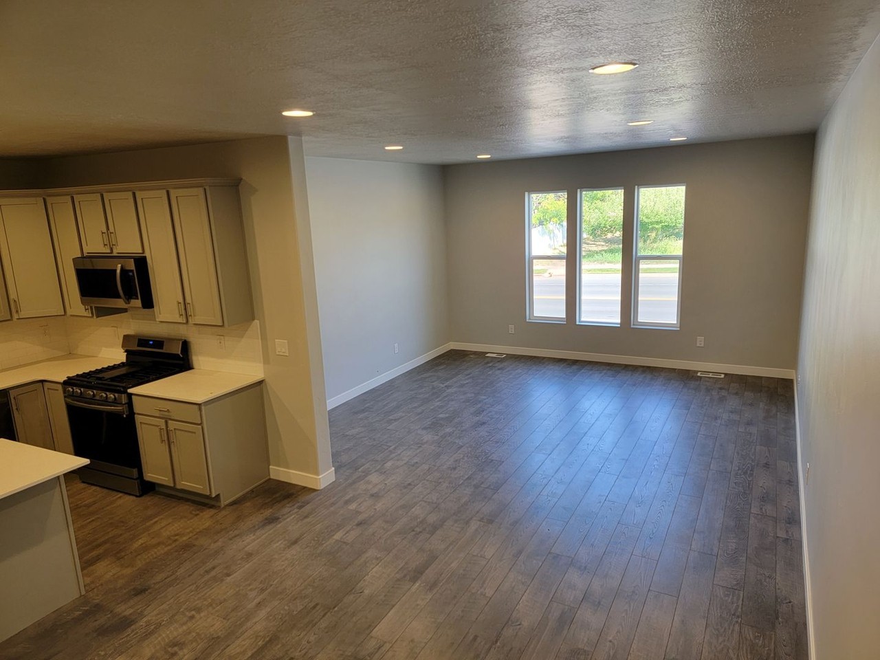 2171 W 1675 S - Photo 4 of 26