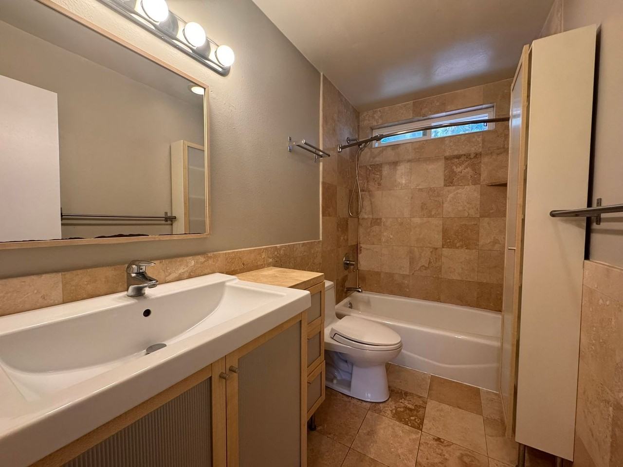2582 Del Mar Heights Rd - Photo 6 of 25