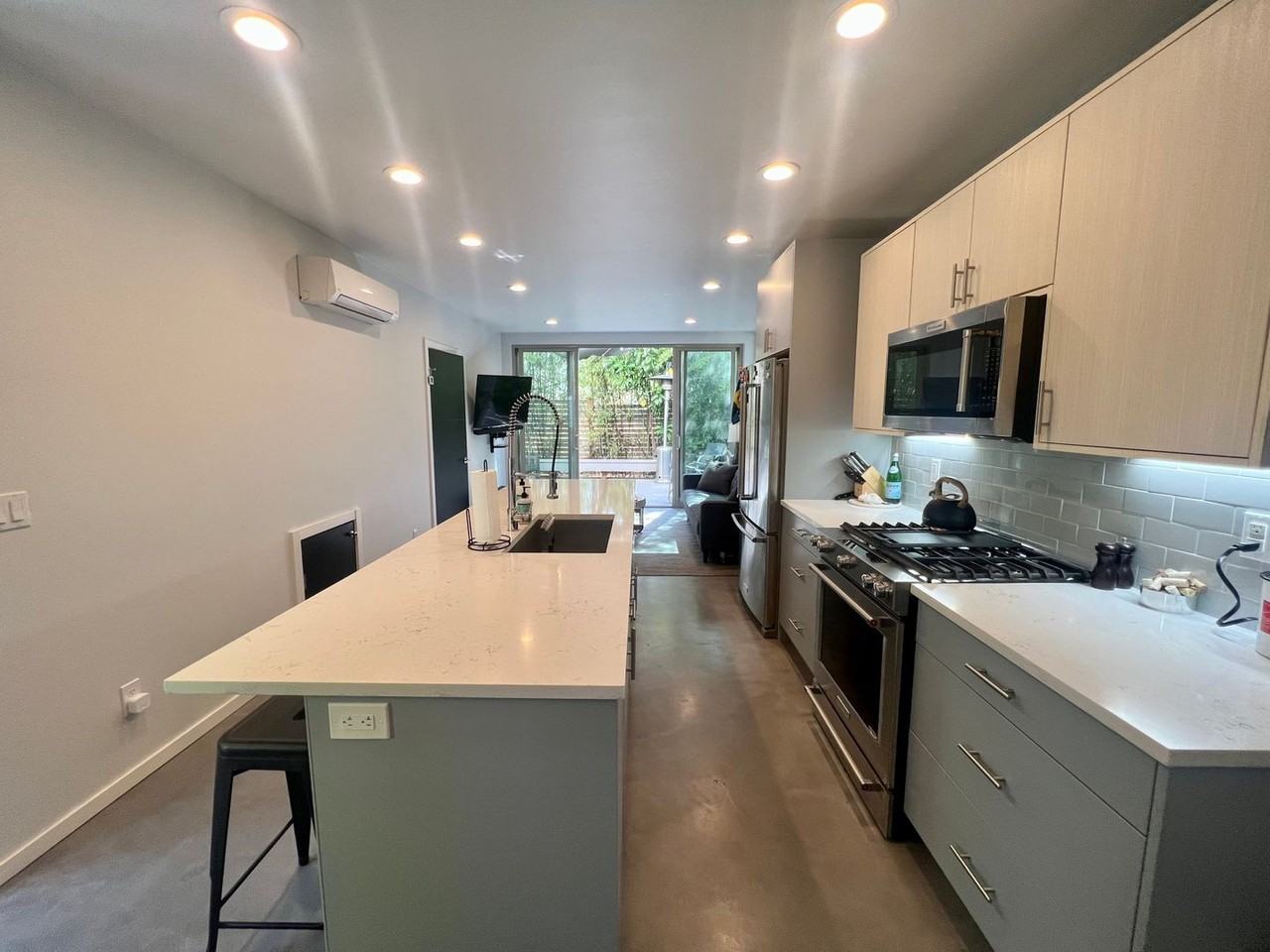 627 Nw Market St - Photo 3 of 17