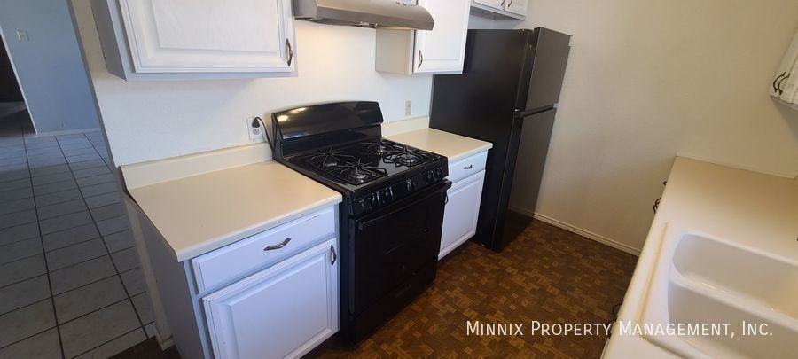 2905 Ventura Ave - Photo 3 of 43
