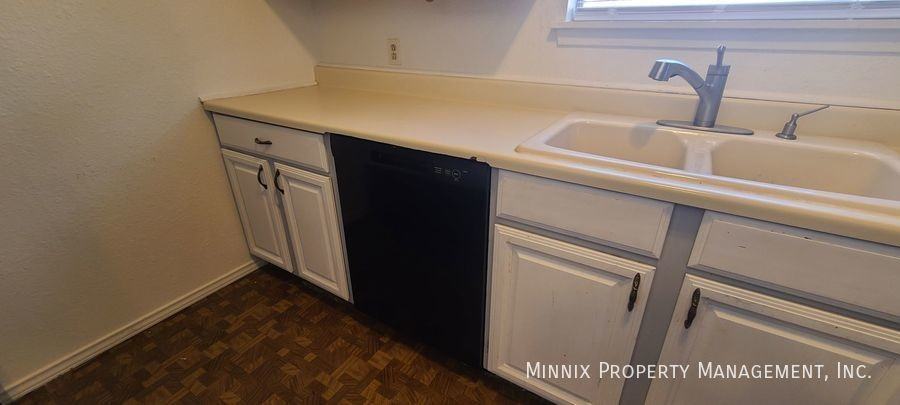 2905 Ventura Ave - Photo 6 of 43