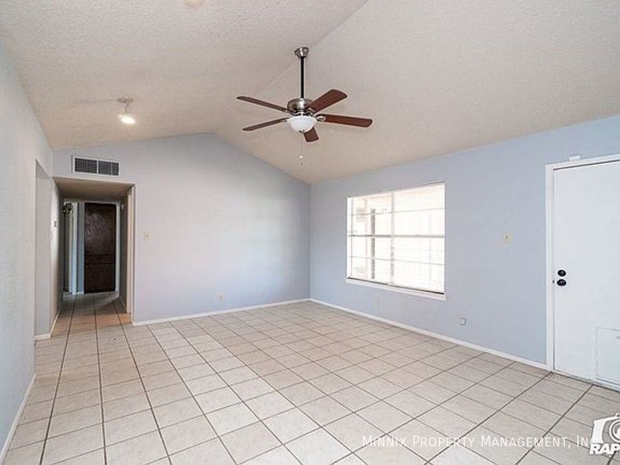 2905 Ventura Ave - Photo 3 of 28