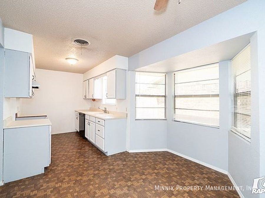 2905 Ventura Ave - Photo 7 of 28