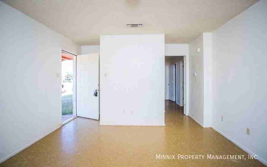 630 S Crosby St - Photo 3 of 11