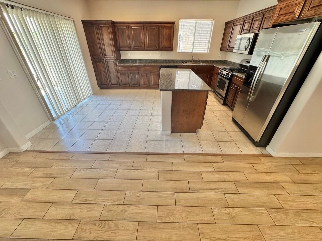 4972 W Moberly Ave - Photo 6 of 32