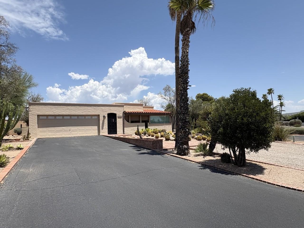2532 N Camino Valle Verde - Photo 2 of 50