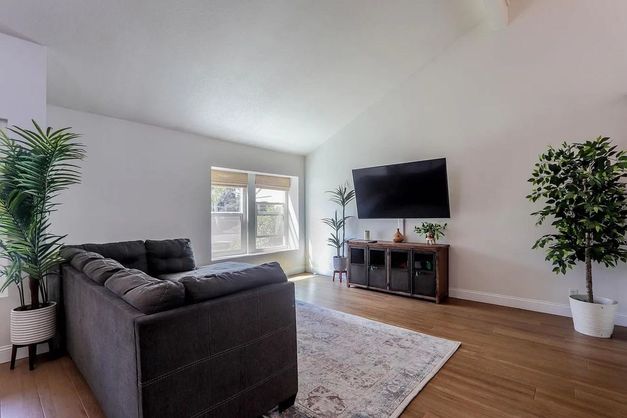 25051 Katie Ave - Photo 3 of 32