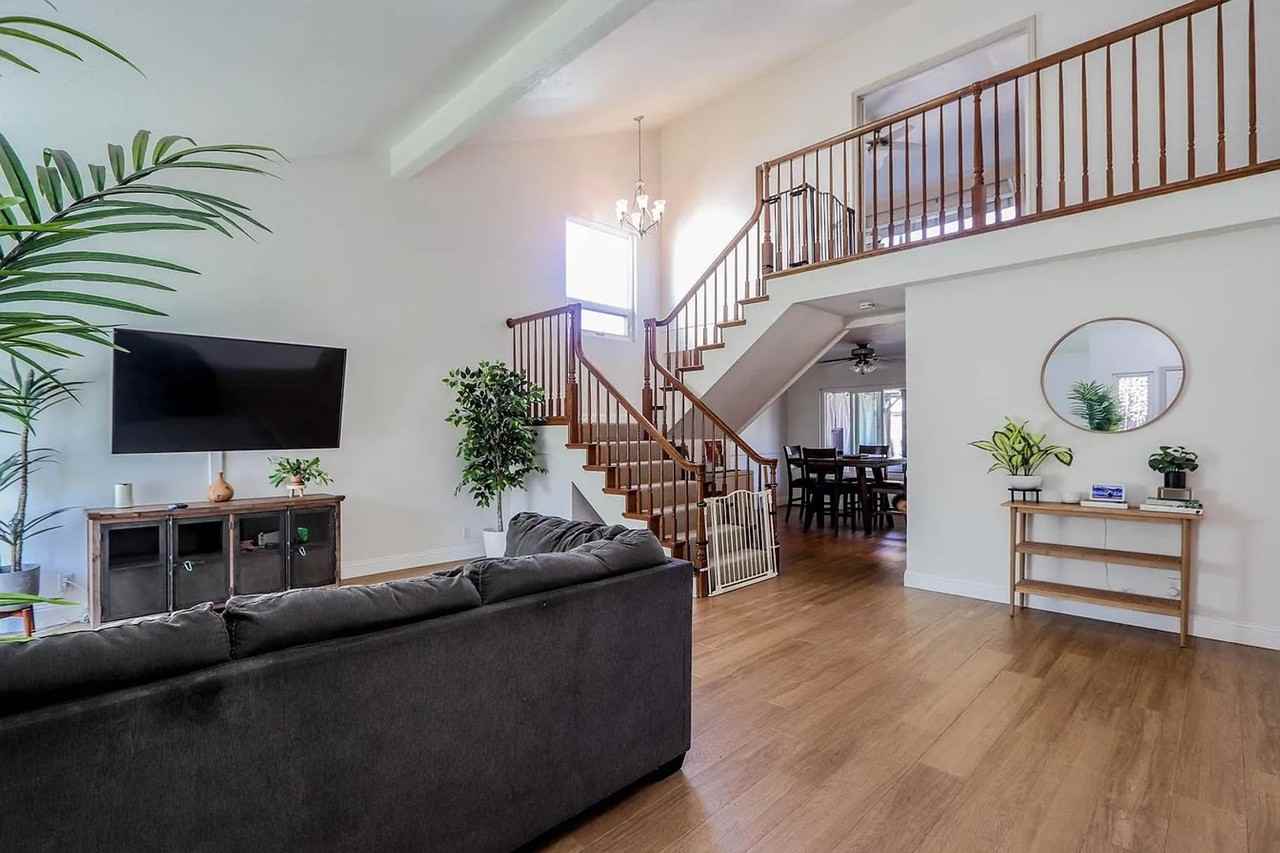 25051 Katie Ave - Photo 4 of 32