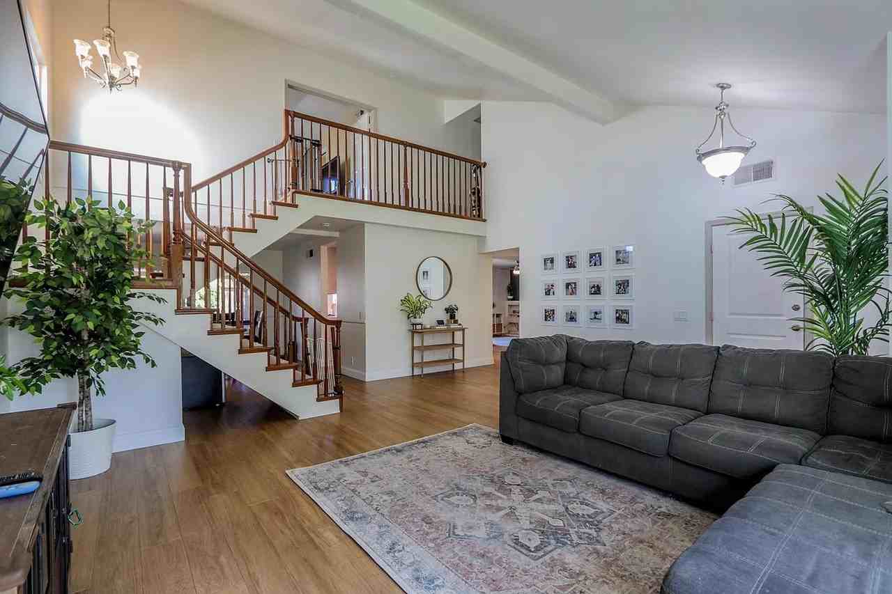 25051 Katie Ave - Photo 5 of 32