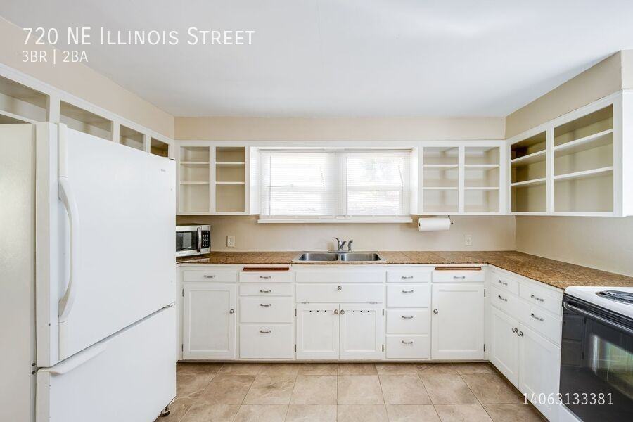 720 Ne Illinois St - Photo 4 of 25