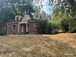 featured image of 715 Ne Stadium Way Lowr #A
