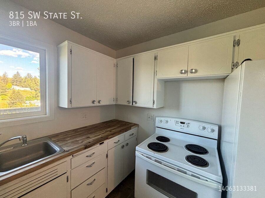 815 Sw State St - Photo 3 of 12