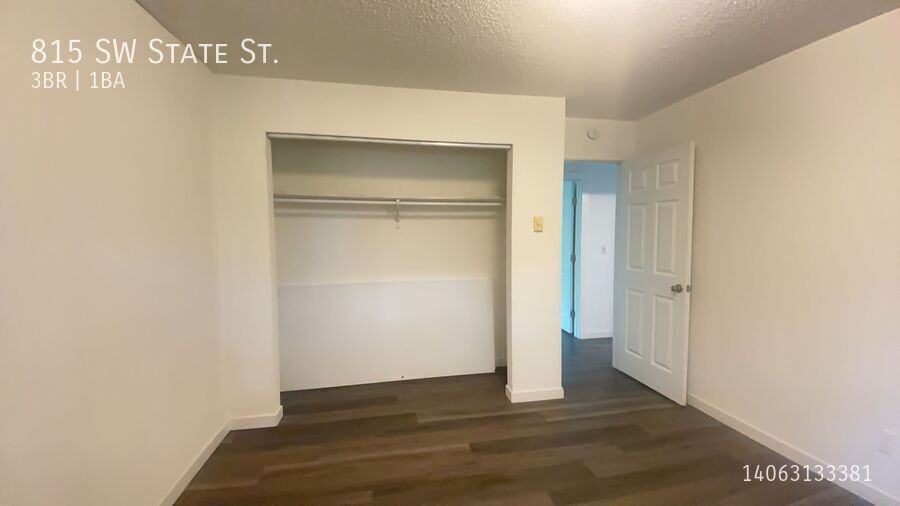 815 Sw State St - Photo 4 of 12