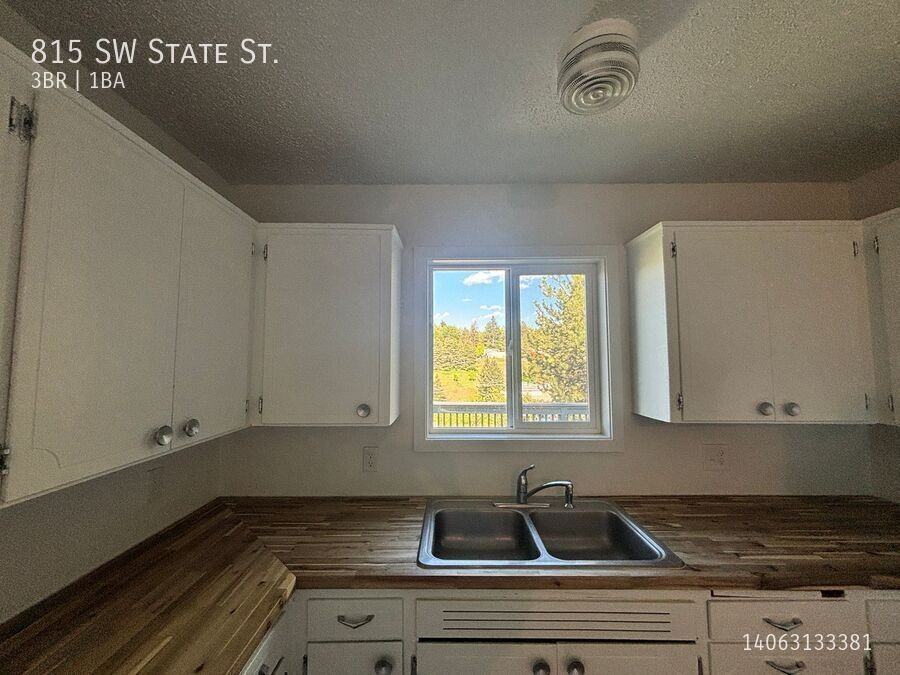 815 Sw State St - Photo 4 of 14