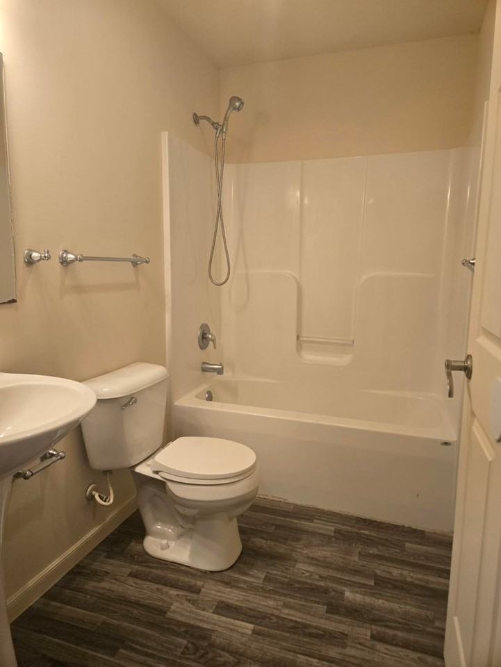 913 Gold St - Photo 7 of 15