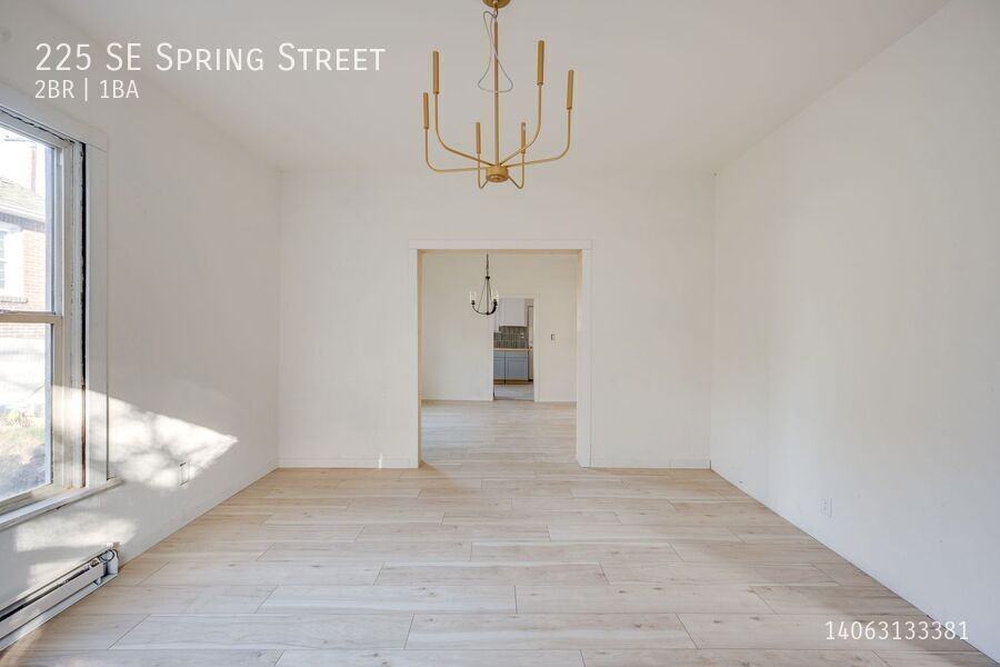 225 Se Spring St - Photo 5 of 13