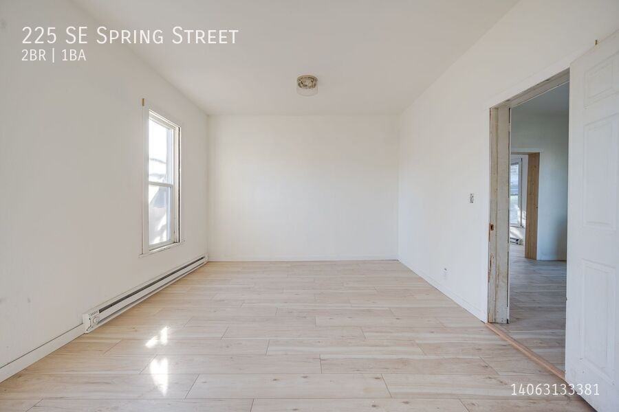225 Se Spring St - Photo 6 of 13