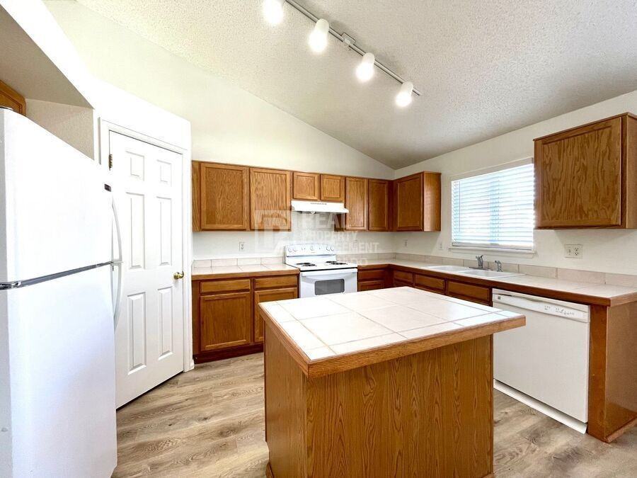 4347 S Halifax St - Photo 5 of 18