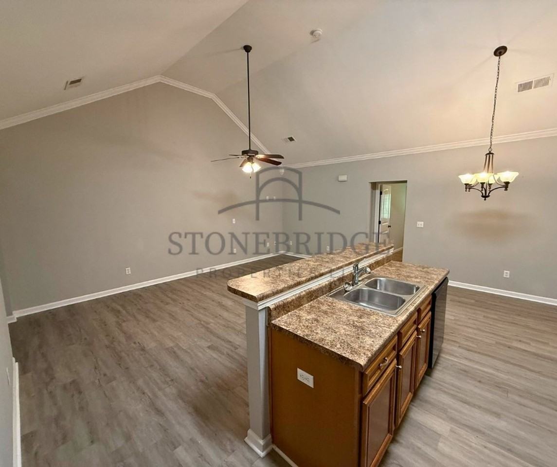 133 Danbury Ln - Photo 5 of 13