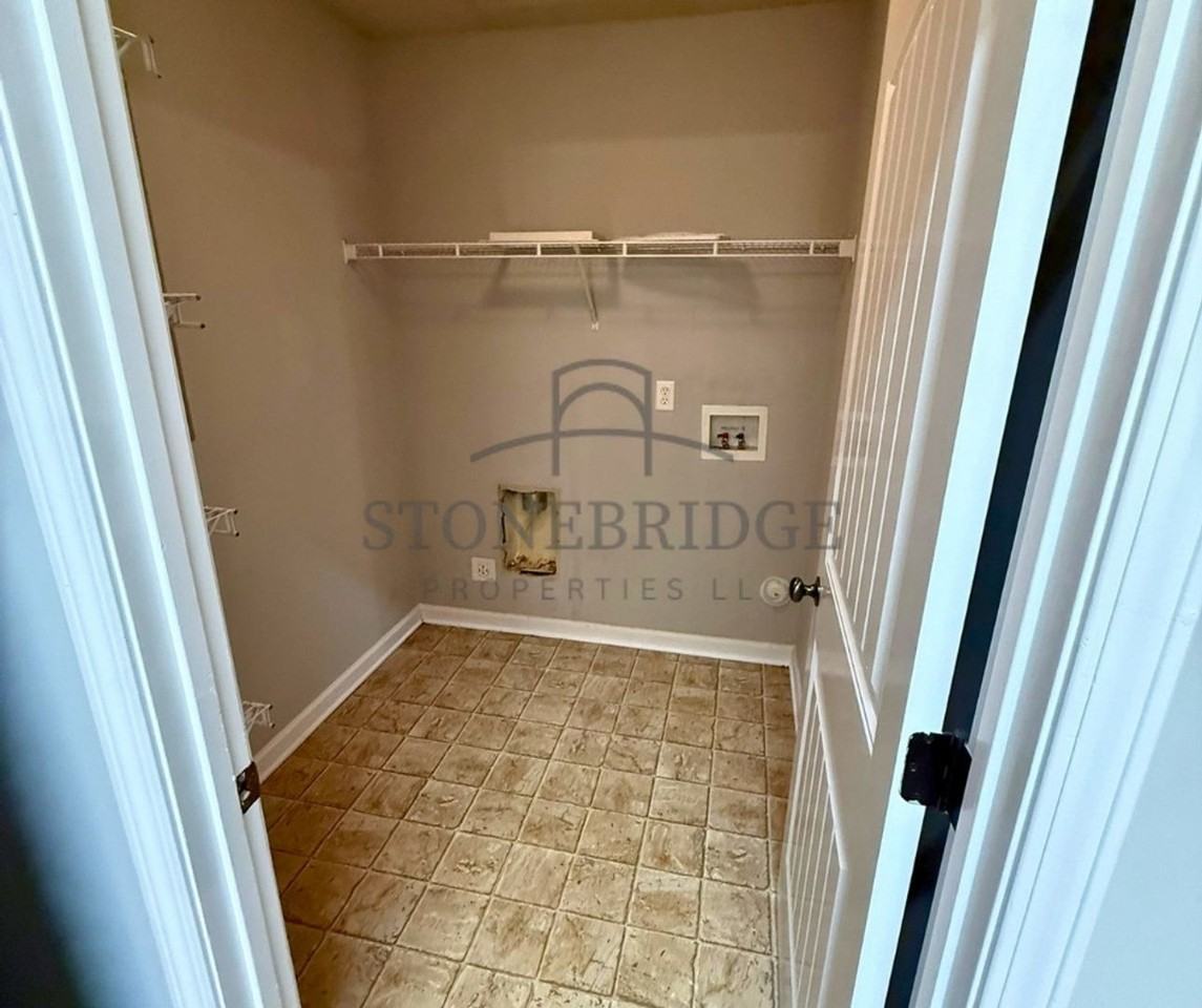 133 Danbury Ln - Photo 6 of 13
