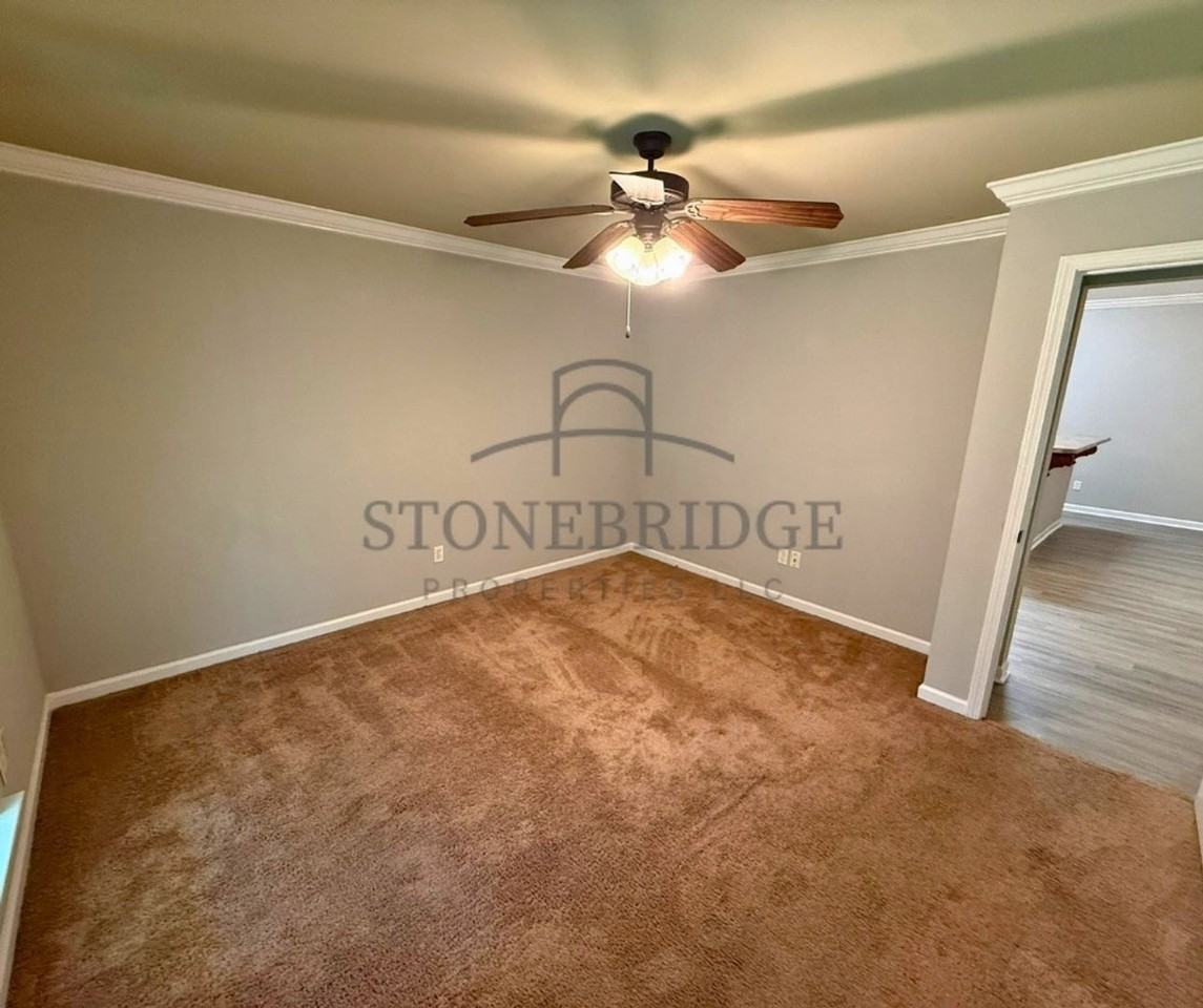 133 Danbury Ln - Photo 7 of 13
