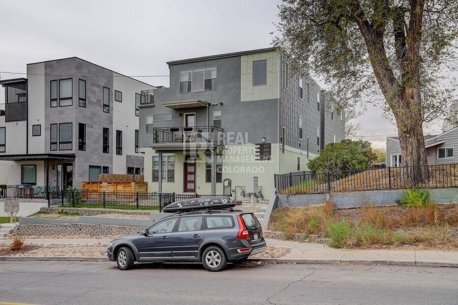 1227 N Perry St - Photo 2 of 34